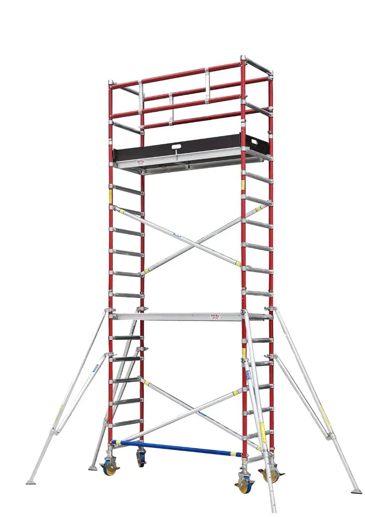 Torre de andamio móvil de aluminio IECO montada con plataforma y barandas